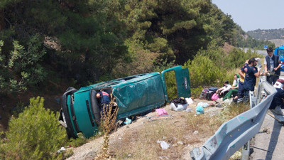 D-100'de yolcu minibüsü şarampole devrildi! Çok sayıda yaralı var