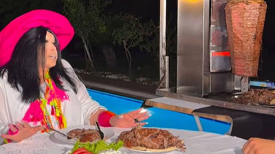 Türk müziğinin Divası Bülent Ersoy’un canı döner çekince ayağına getirtti! 16 bin liranın peşine düşmüştü