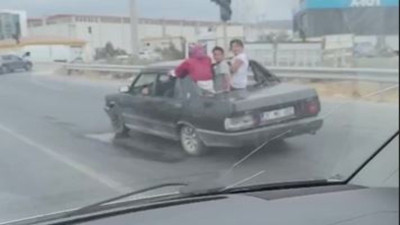 Camsız araçta çocukların tehlikeli yolculuğu