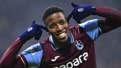 Kriz! Eski Trabzonsporlu masadan kalkıp gitti