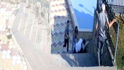 Uyarı pahalıya patladı! Muhtar bıçaklandı