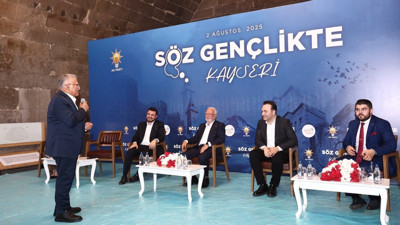 Büyükkılıç’tan gençlere türkü sürprizi! 'Gesi Bağları' coşkusu