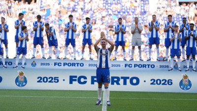 Transferde bir ilk! Herkes yeni futbolcuyu stadyumda öğrendi