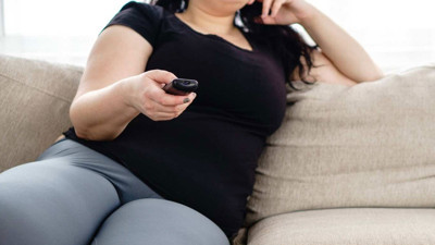 Obez kadınlarla ilgili uzun süre oturma tehlikesi: Meme kanseri riskini artırıyor!