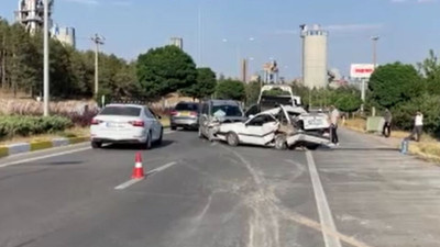 Fiat marka otomobil hurdaya döndü, sürücüsü yaralandı