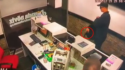 Oyuncak tabancayla döviz bürosuna daldı