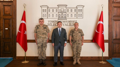Komutanlardan Vali Sözer’e veda ziyareti