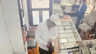 Antalya’da kuyumcu soygunu! Şüpheli her şeyi alıp kaçtı