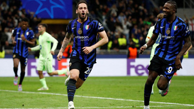 Hakan Çalhanoğlu bu kez Galatasaray taraftarını heyecanlandırdı