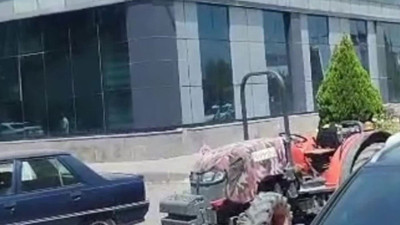 Kızgın vatandaşlar AKP'li belediyeyi bastı!