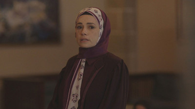 Özgü Namal yeni projesiyle bomba gibi geliyor! Son hali çok beğenildi