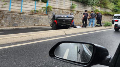 Refüje çarptı takla attı! Ters dönen araçtan mucize kurtuluş: Sarıyer’de feci kaza
