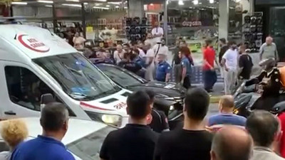 Öfkeli kalabalık linç edecekti! Polis son anda kurtardı