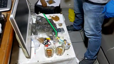 Torbacı operasyonunda şok detaylar ortaya çıktı! Adana'da evin her yerinden uyuşturucu çıktı