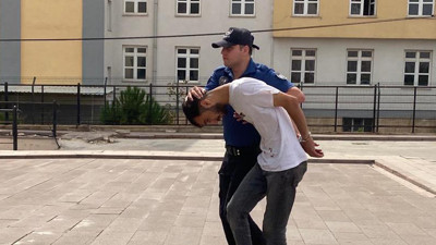 Polis memuruna vahşi saldırı! Serçe parmağı ısırarak kopardı