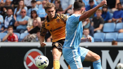 Hull City'den sessiz başlangıç: Trabzon'dan transfer 90 dakika oynadı