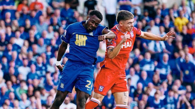 Bright Osayi Samuel'den enfes performans