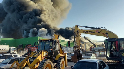 Fabrika alev alev yandı