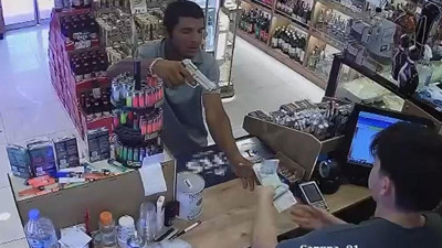 Kurusıkı tabancayla güpegündüz soygun girişimi!