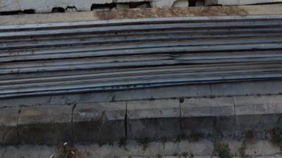 TIR’ın brandaları kesip çaldılar