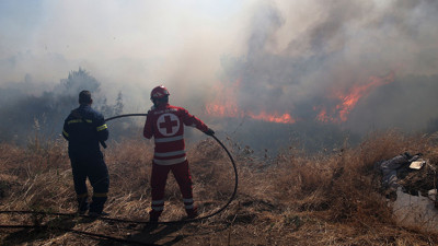 Yunanistan alevlerle mücadele ediyor! Birçok nokta tahliye edildi