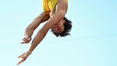 Armand Duplantis dünya rekoruna doymuyor