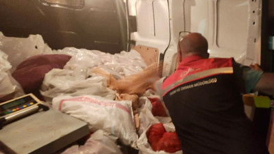 Jandarmadan şok operasyon! Aracın kapısını açınca gördüklerine inanamadılar