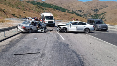 Erzincan-Sivas yolunda feci kaza! 3 Ölü 6 yaralı