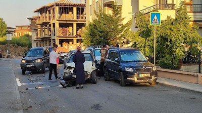 Sakarya'daki tartışma çığırından çıktı! Kadın eşinin aracına defalarca çarptı: Öfkesi pahalıya patladı