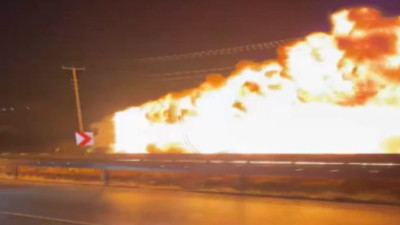 Film sahnelerini aratmadı! Samsun’da 8 Kilometrelik alev zinciri: Sürücü sonunda ‘pes’ dedi