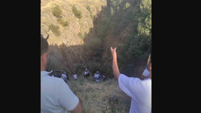 Bitlis’te otomobil uçuruma yuvarlandı: 1 ağır yaralı