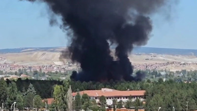 Askeri üste yangın! Dumanlar şehri sardı