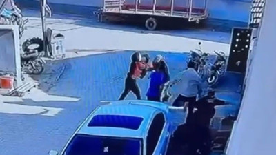 Konya’da saç saça baş başa kavga! Komşular ayırmakta güçlük çekti