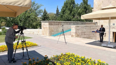 O vekilin basın toplantısını bir kişi izledi