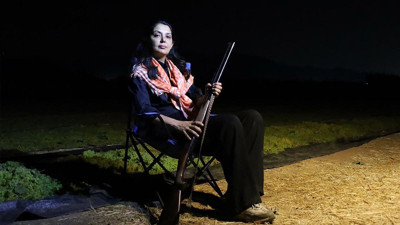 Tarlada kadınlar bile silahlı nöbet tutuyor! Gözlerini kırpmadan sabahlıyorlar