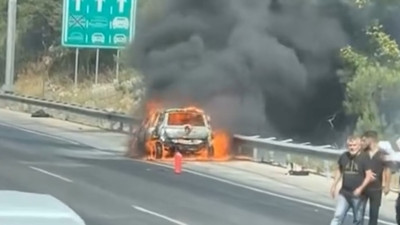 TAG Otoyolunda araç yandı: Alevler ormana sıçradı