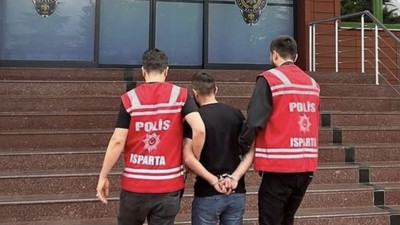 10 yıl hapis cezasıyla aranan şahıs saklandığı yerde yakalandı!