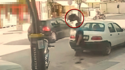 Yola atlaması ile birlikte havaya savruldu