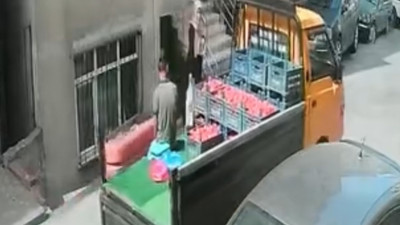 Domateste kilo kavgası! Seyyar satıcıdan kan donduran hareket