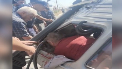 Aksaray’da feci kaza! Araç içinde sıkıştı: Ekipler zamanla yarıştı