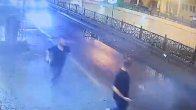 İstanbul’un en işlek caddesi kapkaç şoku! Turistin çantası çaldı