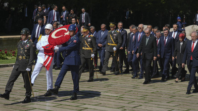 Anıtkabir’de büyük saygısızlık! Aynı görüntüler tekrarlandı...