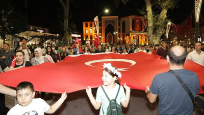 Büyük Zafer’in 103. yılı bayrak yürüyüşü ve fener alayı ile taçlandı
