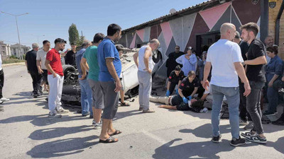 Karşı yola uçan araç yürekleri ağza getirdi