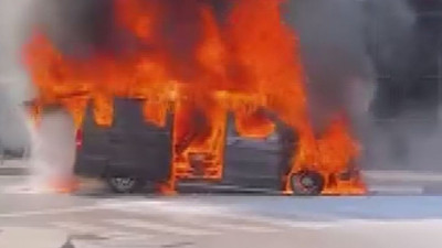 İstanbul D-100’de alev topu! Minibüs cayır cayır yandı