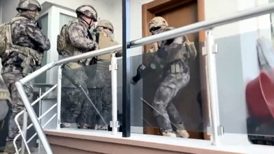 Bağ evine operasyon! Firari olarak aranıyorlardı