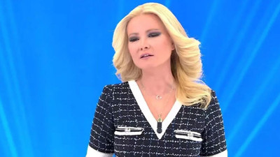 Müge Anlı canlı yayında el öptü