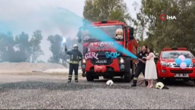 İtfaiye hortumuyla cinsiyet partisi: Mavi su erkek bebek müjdeledi!