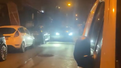Beyoğlu'nda sürücü dükkana daldı! Kamera görüntüleri ele verdi