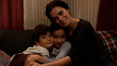 Çocuk oyuncunun ailesinden Özge Özpirinçci hakkında şok suçlama! “Kızımın üzerinden milyonlar kazandılar”